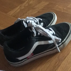 Vans - Ett par svarta vans skor snygga mode just nu!