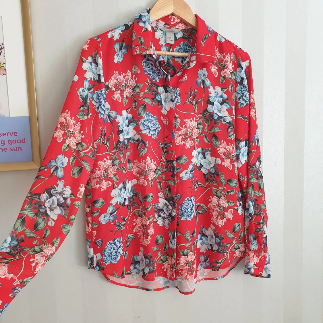 A floral shirt, light fabric, size M - 90