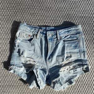 Jeansshorts från Cubus i lite stretchigt material. 