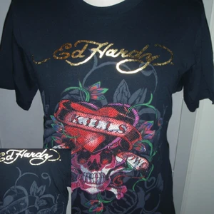 Ed Hardy - Säljer 1st helt ny Ed Hardy T-shirt. Frakt tillkommer med 24kr