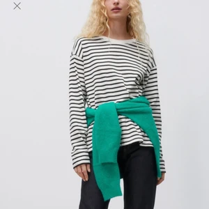 Oversized randig tröja från zara  - Oanvänd randig tröja, storlek M  (köpare står för frakt)
