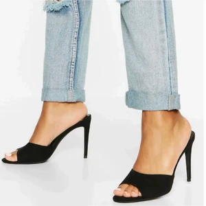 Klackar från Boohoo - Mules/klackar med peep-toe och stilettklack från klackhöjd 10cm  Aldrig använda! Helt nya 