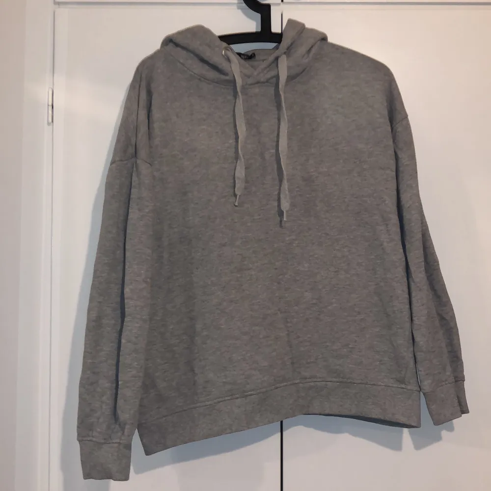 Har använts ett par gånger. Hoodies.