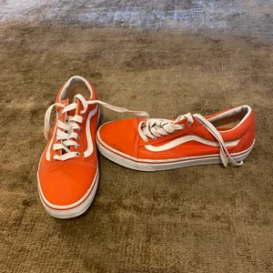 Vans - Orange-röda Vans. Mycket bra skick, stl 40
