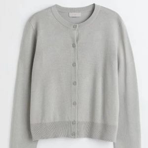 Hm kofta - Fin kofta från hm i grön/grå färg!! Super bra skick, inta använd så ofta🫶🏻🫶🏻