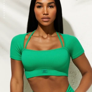 Tränings topp  - Tränings topp från Bo+tee köpt för 300kr säljer billigt pga kan ej lämna tillbaka prislapp kvar