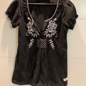 Odd Molly Blus - Superfin blus från Odd Molly i storlek 0 (motsvarar XS men passar en S också). Mycket fint skick 😊