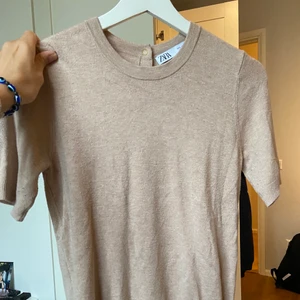 Finstickad baströja - Finstickad baströja från Zara, likt den vita tröjan från hemsidan. Frakt ingår i priset 