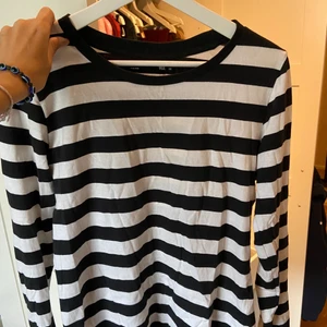 Randig tröja - Randig tröja från lager 157. Frakt ingår i priset