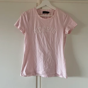 Morris t-shirt - I väldigt bra skick då den bara har används ett fåtal gånger 
