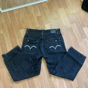 Vintage Levis jeans - Jätte coola vintage Levis jeans som inte går att få tag på! Storlek w28 l32. Super bra skick, möts upp i Lund eller köparen står för frakt