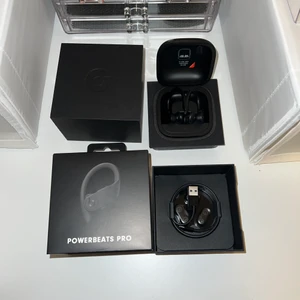 Powerbeats PRO hörlurar  - Helt oanvända och kvitto finns