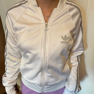 Adidaströja  - Säljer denna as snygga tröja