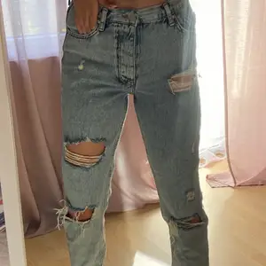 Jättesnygga jeans! Notera att de är väldigt små på mig därmed är passformen väldigt skev:))  frakt ej inkl.