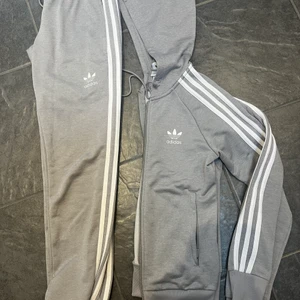 Adidas  - Adidas set i storlek Xs  I bra skick  Pris: 300kr + frakt 