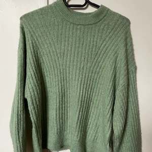 Stickad tröja - Superfin färg - mer grön i bättre ljus! 💗🫶