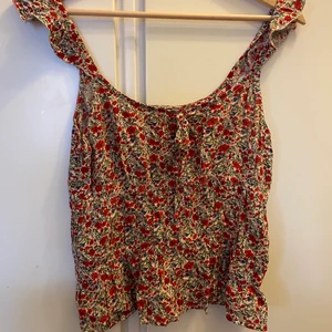 Nakd linne - Gulligt linne från Nakd. Blommigt mönster🌞