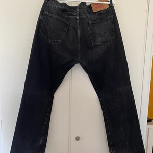 Levis jeans - Köpte second hand från instagram  - Strl 36 - Använda fåtal ggr - litet hål på sidan av byxorna