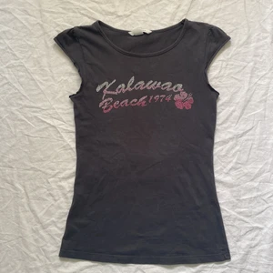 Y2k tee - snygg tee från gammal h&m med diamant tryck. Barn storlek 158/164 men passar XXS/XS/S. Köparen står för frakt. 💕