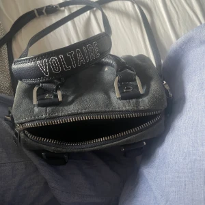 Zadig väska - Tittar intresset på min fina zadig väska. I fint skicka. Den är Mini. Kom med bud 