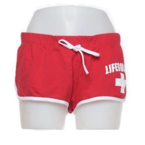 Lifeguard shorts - Säljer dessa lifeguard shorts, perfekt inför skivor m teman!💕 Säljes för 85💕