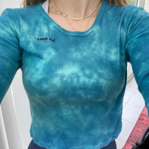 Snygg topp  - Snygg topp ifrån Urban outfitters, iets frans 🖤