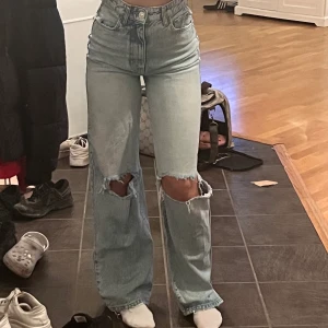 Gina jeans - Säljer mina fina ljusblå jeans från Gina✨jättefint skick! Inga skador eller liknande. Storlek 32 