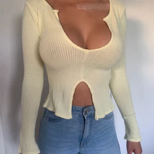 Gul top - Aldrig använd.