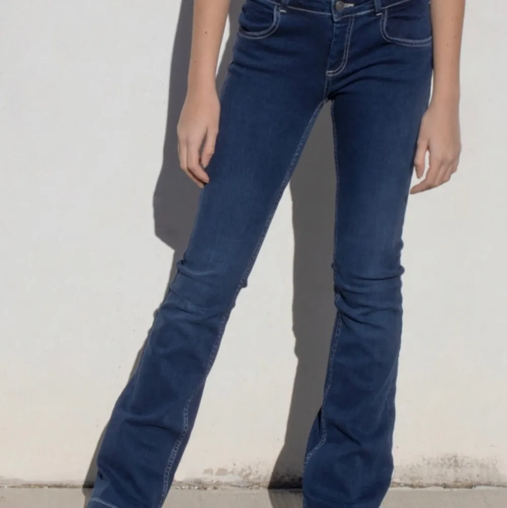 Jätte fina jeans med fickor från Subduded 💗 säljer för 350kr och köpa för 700 kr i Paris ❤️kan mötas upp eller frakta, tryck inte på köp nu👌❤️ storlek 36 men skulle säga att dem passar 32 och 34. Jeans & Byxor.