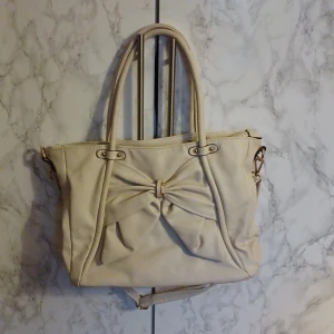 Söt väska - Söt väska med rosett