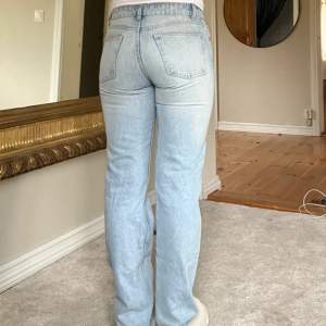 Mid Rise zara jeans, som är jätte fina på men säljer då jag har två par likadana💓💓