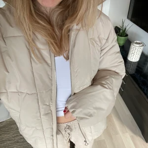 Jacka - Lite smink på sig som knappt syns, annars bra skick