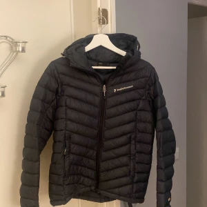 Peak performance Dunjacka - Köpte 2017, Använd 2 vintrar , passar även en S