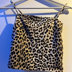 Gina toppar - Båda är från Gina och samma storlek, priset är st!!