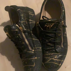 Giuseppe zanotti - Priset kan diskuteras 