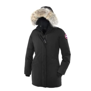 Canada goose Victoria parka - Säljer min superfina canada goose vinterjacka som är i jättebra skick och ser oanvänd ut. Den värmer väldigt bra och sitter fint på. Den passar tyvärr inte min stil och kommer därför inte till användning. Har kvitto och massa annat som visar på äkthet!