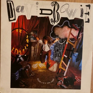 David Bowie vinyl - Bowie's "Never let me down" på LP aldrig själv spelat den !kan inte garantera att den funkar!