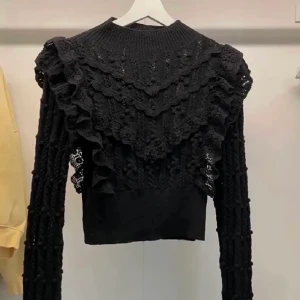 Zara tröja - Säljer denna fina zara tröja! Knappt använd, inga defekter. Kan mötas i Stockholm eller frakta !❤️ kom privat för fler bilder 