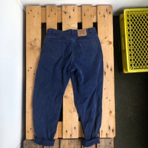 Levis 560 loose fit 38x34 - Levis 560 loose fit 38x34. Inga skavanker och spännande färg. Avsmalnande ben. Orange Levis tab.