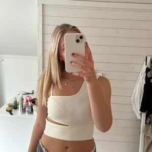 Topp - Fin topp från ginatricot, knappt använd💕