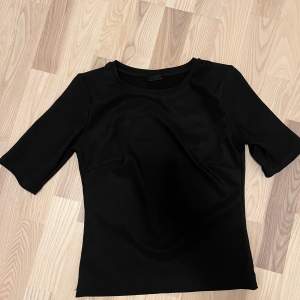 Black stretchy shirt. Size is very small so I would say it is more like an XS. Very cute and always good to have basics! Fixing my closet so selling many items.  Selling the skirt in another advertisement, check out my account!