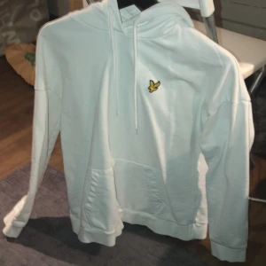 Lyle&scott - Oanvänd lyle Scott hoodie, super skön men har helt enkelt inte kommit till användning 