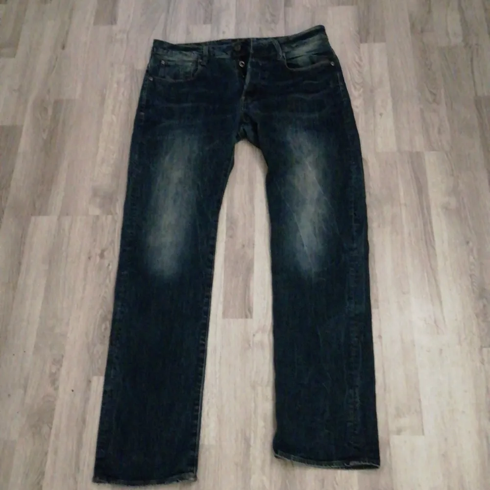 G-star jeans använda 3 gånger nått år gammal men som nya. Strl 33/34 modell revend straight . Jeans & Byxor.