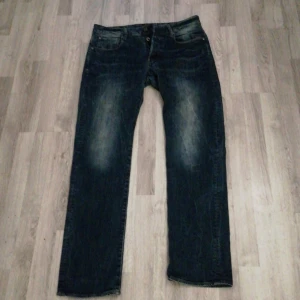 G-star jeans använda 3 gånger  - G-star jeans använda 3 gånger nått år gammal men som nya. Strl 33/34 modell revend straight 