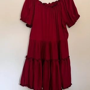 Klänning  - Röd klänning i storlek M/L 66/99kr frakt 