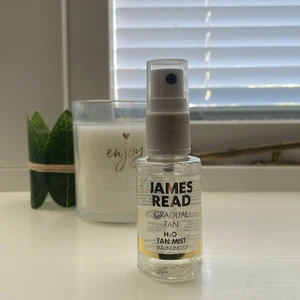 James read H2O tan mist face - Hej! Detta är en selftanning vattenbaserad spray som inte kommer användas om den blir kvar här hemma😅 Orginalvärde 99kr men säljer för 45kr❤️❤️❤️