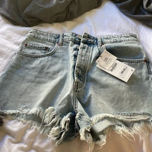 shorts  - ett par snygga blåa zara storts! är ändrat provade och lappen ör kvar!❤️ det passar mig som vanligt vis brukar ha M!