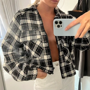 Jacka/overshirt - Aldrig använd! Så snygg jacka/overshirt från NA-KD. Köparen står för frakt 🤍 Köpt för 800 kr