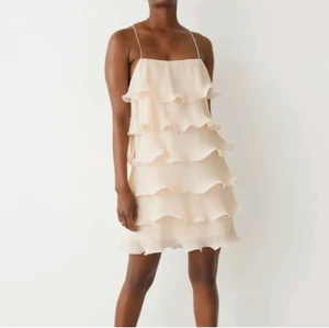 Klänning - Säljer min fina klänning från & other stories, storlek 34