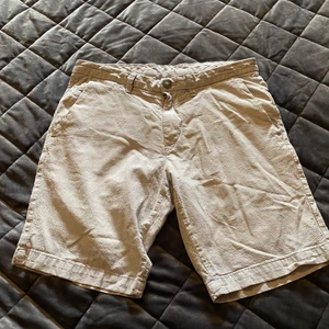Ck shorts Strl S - Dem här har jag använt en del så dem kan vara lite urtvättade samtidigt så köpte jag dem här för ca 700-800kr. Dem här Ck shortsen är storlek S och det är absolut inget fel på dem. Köparen står för frakten